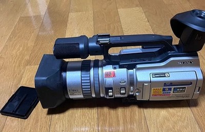 Sony DCR-VX2000 Digital Handycam Camcorder w/Charger and Battery