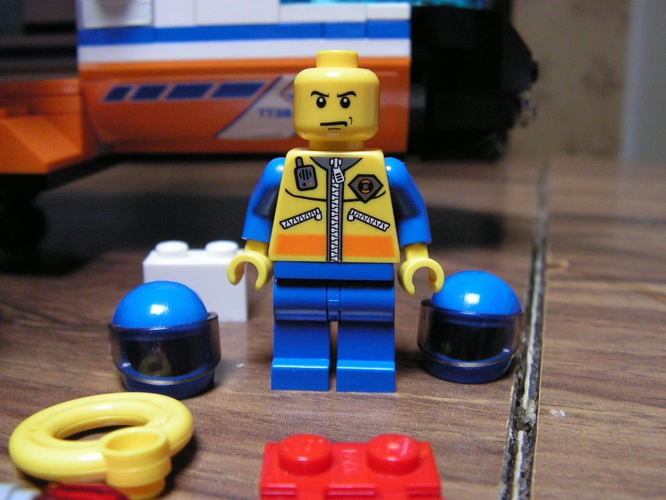 LEGO City 7738 Coast Guard Helicopter and Life Raft, photo 2 sur 5
