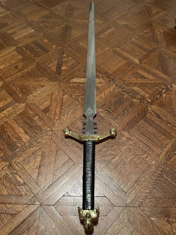 Espada calavera dorada personalizada de 3 cabezas con vaina de cuero Foto 2 de 4