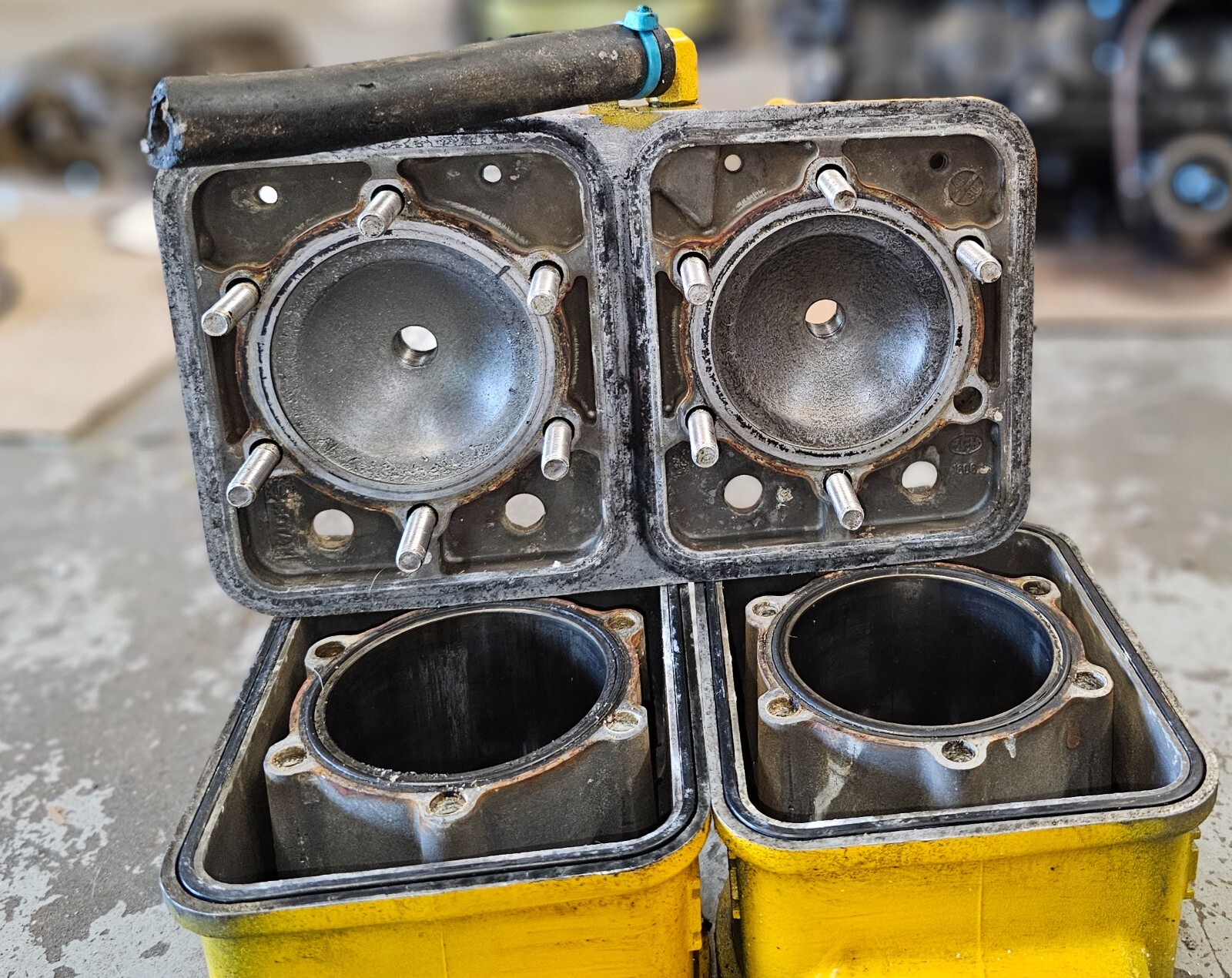 Sea Doo YELLOW 580 587 GT SP cylinder cylinders jug jugs barrel head 1.