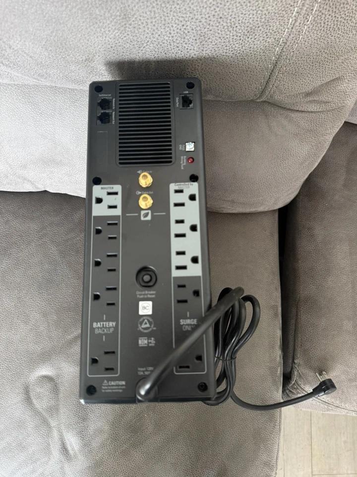 UPS de respaldo de batería APC BX1500M 1500VA 900 W - sin baterías Foto 4 de 4