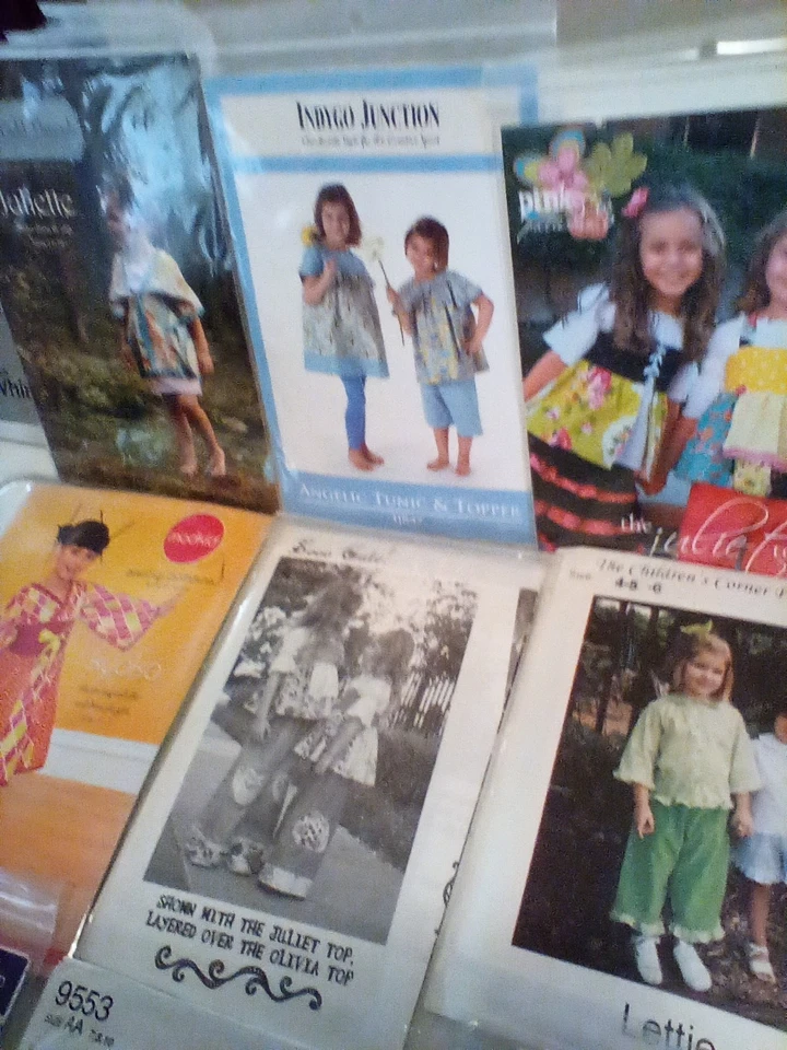 Lote de 10 patrones de costura de varias tallas para niñas muy bonito surtido Foto 2 de 3