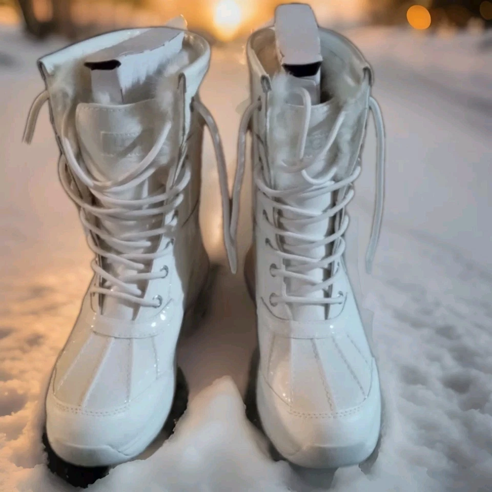 Bota UGG ADIRONDACK III CHAROL BLANCA IMPERMEABLE EE. UU. 8 Foto 2 de 4