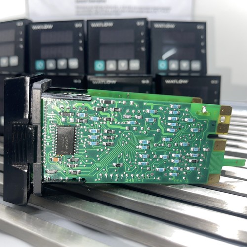 Watlow Series 93, 1/16 DIN Microprocessor-based Temperature Controller - Picture 2 of 7