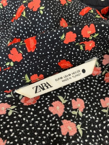 Vestido Camisa Midi Estampado Patrón ZARA M EN MUY BUENA CONDICIÓN Botón Frontal Corbata Cintura Floral Negro - Imagen 9 de 10