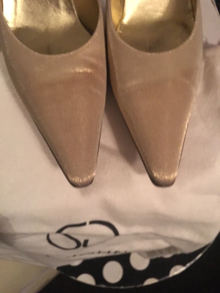 Zapatos de Madre de Novia Saint John Elegante Oro Piedras Iridiscentes Tacones 8B Foto 2 de 4