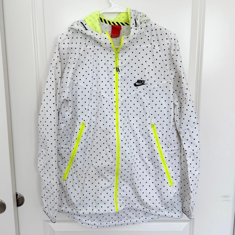 Nike Lightweight Windrunner Athletic Windbreaker … - image 1