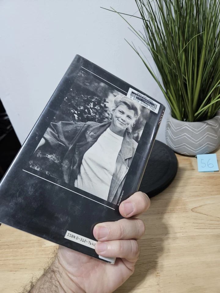 Strangled Prose by Joan Hess 1986 First Edition Hardcover Dust Jacket Ex Library - Image 4 of 4