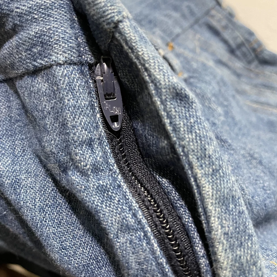 Винтажные мужские брюки Levis Panatela 26x29 из синей джинсовой ткани с широкими штанинами и когтями на молнии 70-е - Изображение 4 из 4