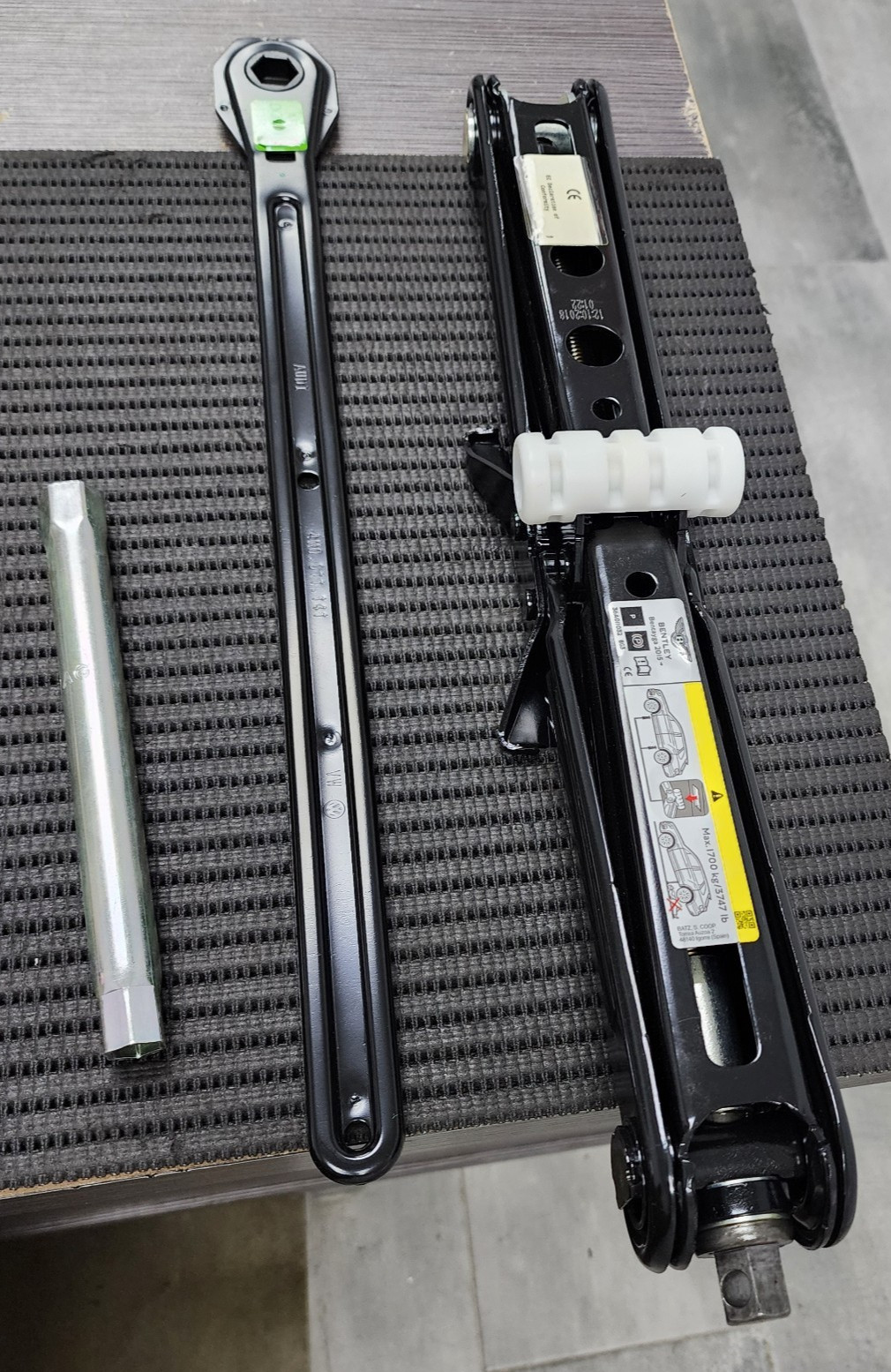 Bentley Bentayga 2015-2020 Spare tire
