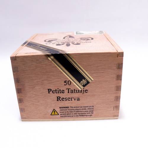 Caja de cigarros de madera vacía Tatuaje Petite Reserva 5,25" x 4,75" x 3,5" ~ - Imagen 2 de 8