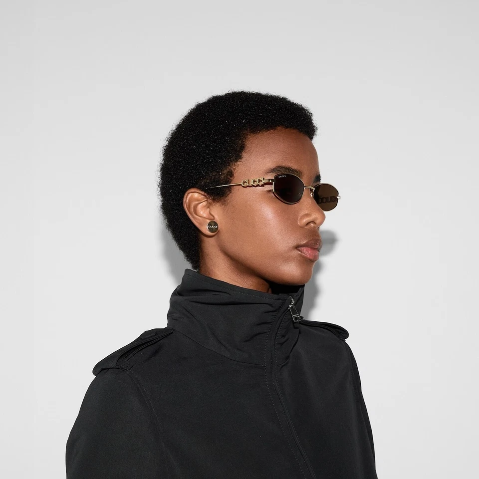 Gafas de sol Gucci GG1802S con montura ovalada en tono dorado Foto 2 de 3