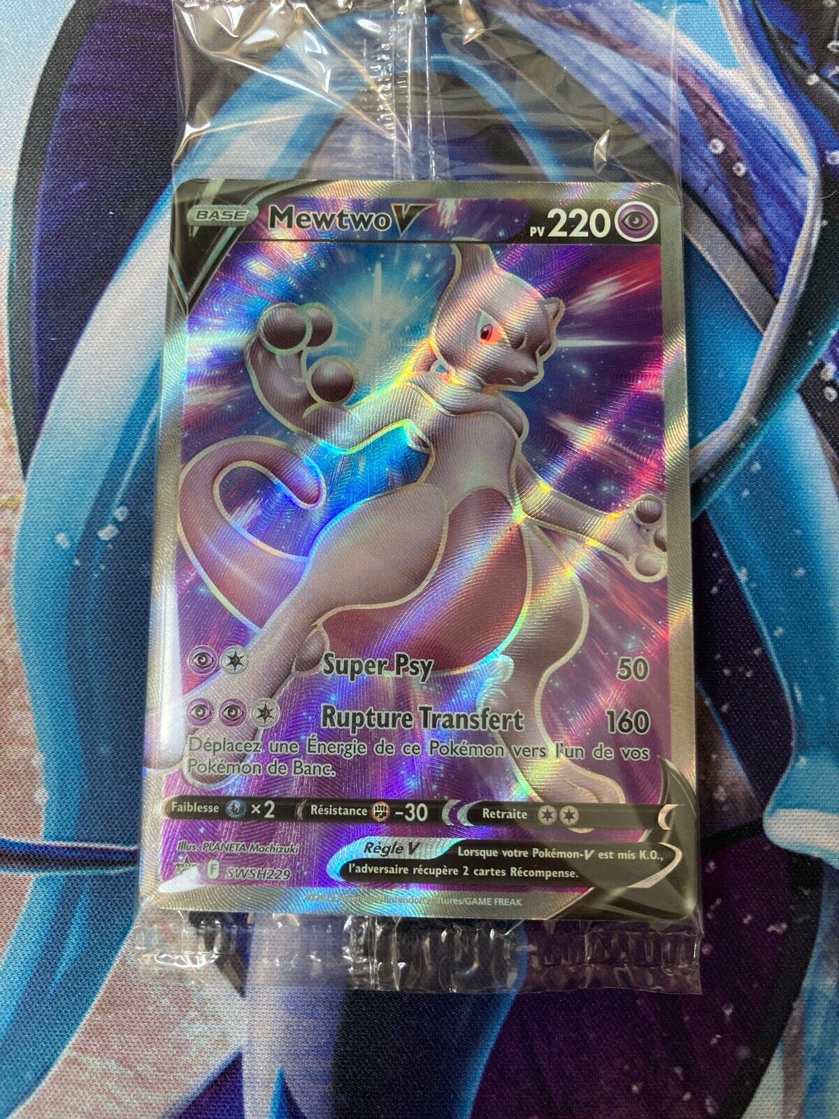 Mewtwo V Basic Hp 220 Psychic Foil #SWSH229 Pokemon 2022 Card