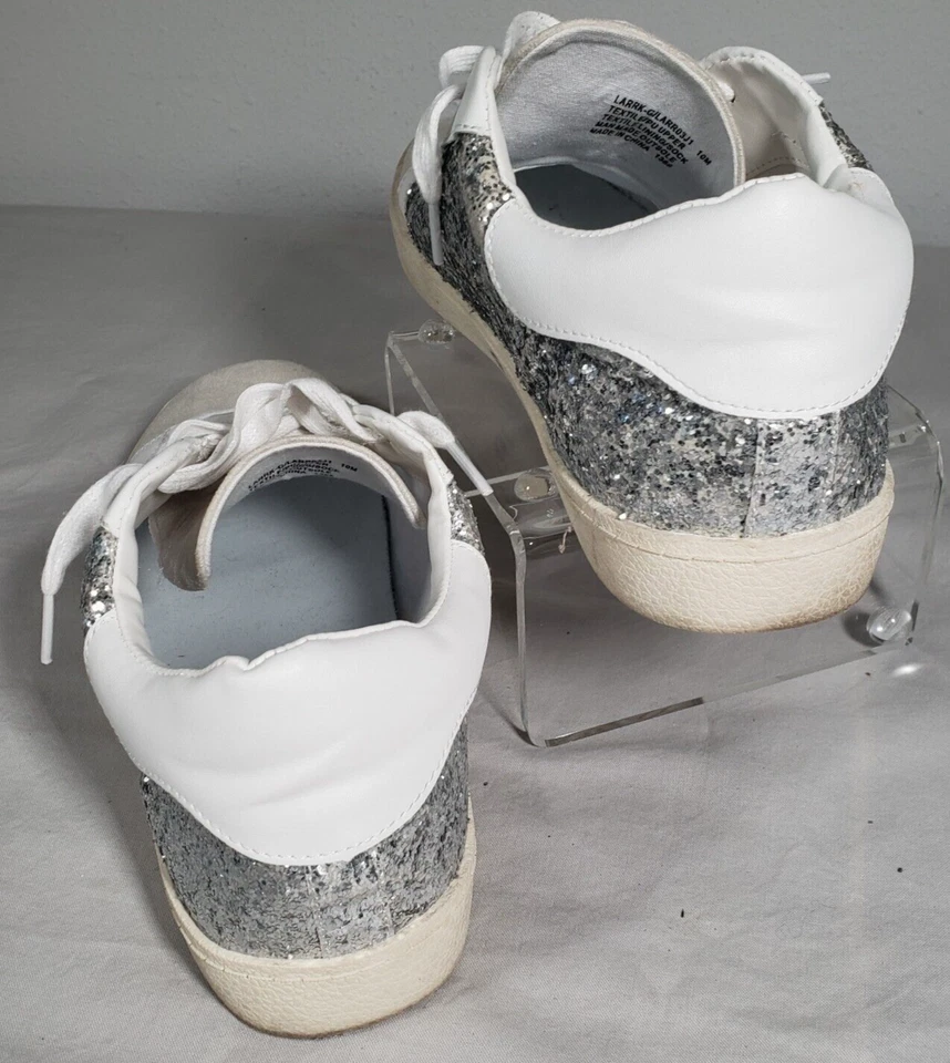 Zapatillas Larrk Madden Girl para mujer, zapatos PLATEADOS, talla 10M Foto 4 de 4