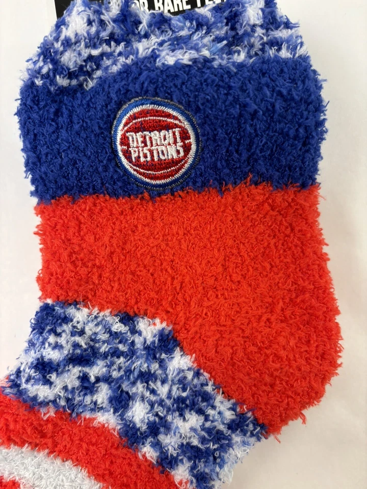 NUEVO CON ETIQUETAS 2 pares de calcetines difusos acogedores Detroit Pistons FBF para mujer Foto 4 de 4