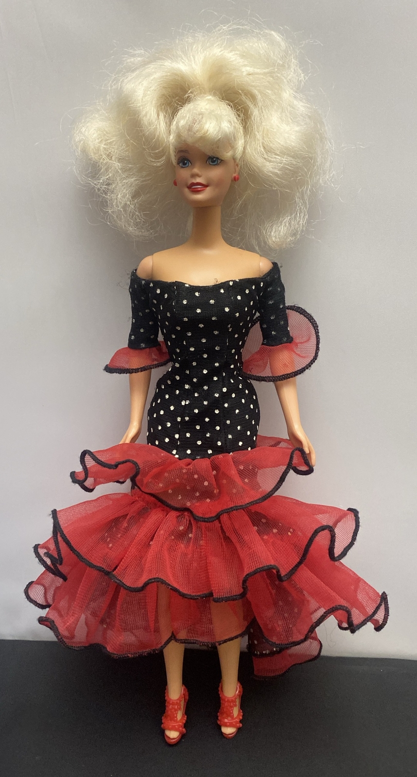 Muñeca Barbie Rubia Platino 1966 Barbie Etiqueta Coleccionista Vestido de Flamenca Español