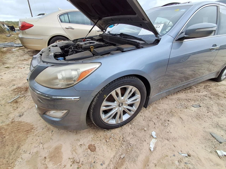 Hyundai Genesis LH 2014 guardabarros del conductor gris sedán usado camioneta local solamente Foto 2 de 4