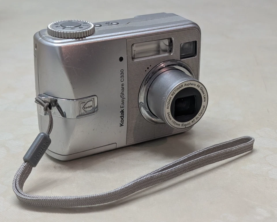 Kodak EasyShare C330 4.0MP Digital Camera 3X Zoom w/ Box & 'AA' Batteries- Works - Image 2 of 4