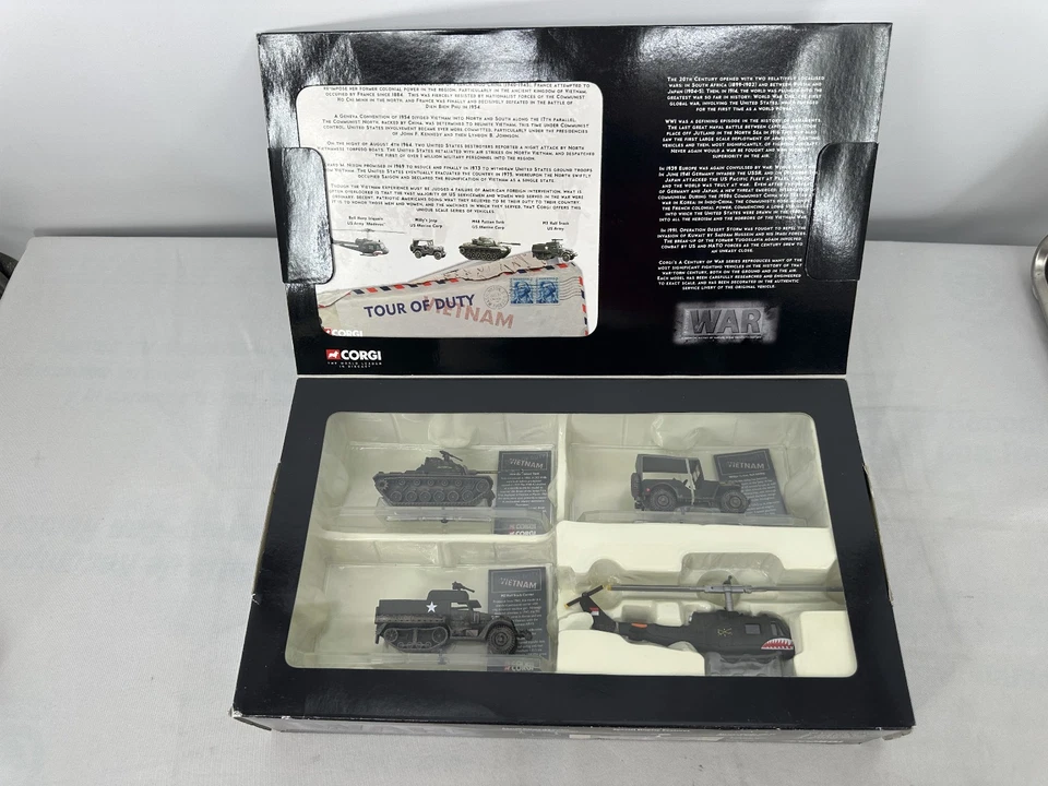 Tanque y media pista Corgi CS90024 Diecast Tour of Duty Vietnam Huey Willy's sin usar, en caja Foto 2 de 4