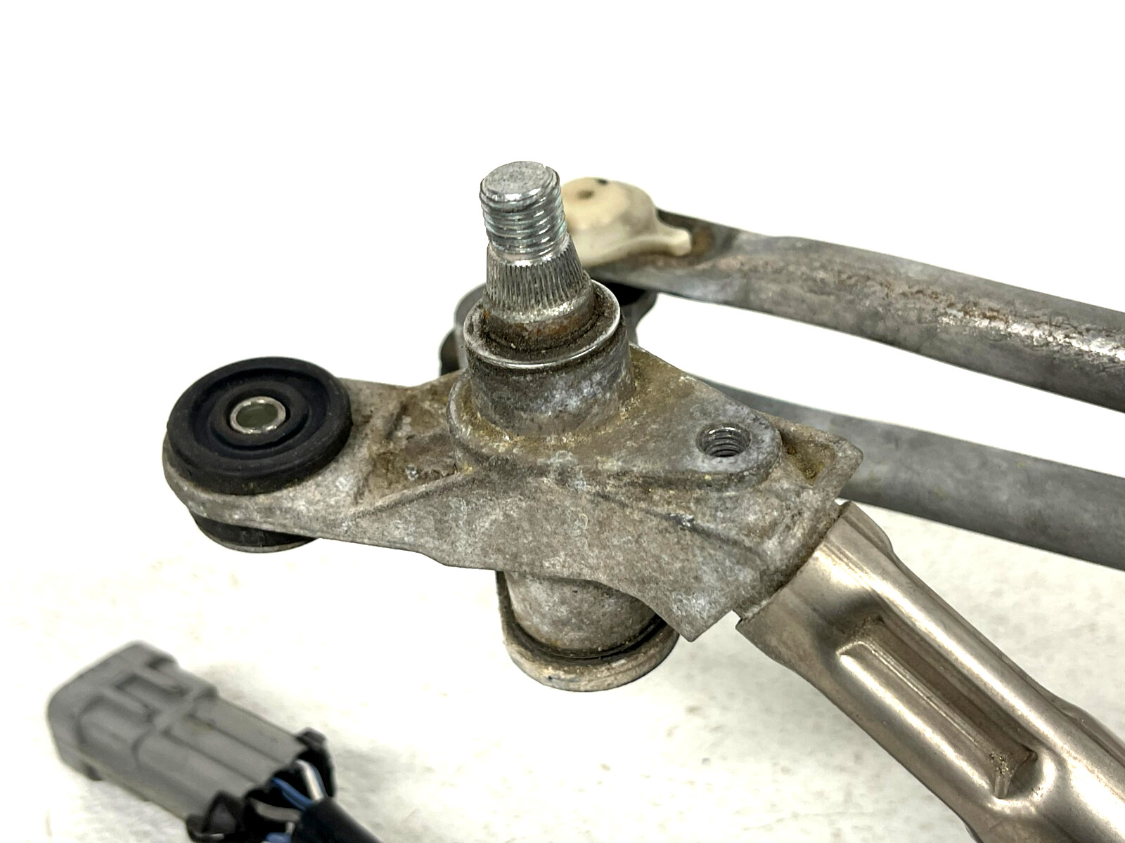 Maserati Quattroporte 2003-2012 Rear Wiper linkage