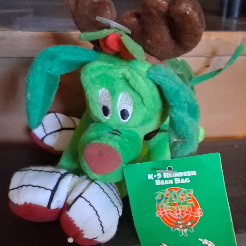 Warner Bros. Studio Store Looney Tunes K-9 Reindeer Bean Bag Plush MPN