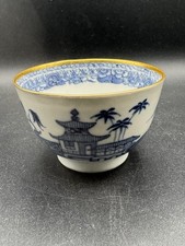 18thC English Porcelain Tea Bowl Caughley / Worcester Pagoda Pattern Circa 1780