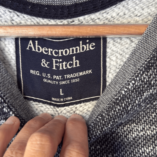 Abercrombie and Fitch men’s boucle sweatshirt size large navy blue cozy warm fal - Picture 2 of 7