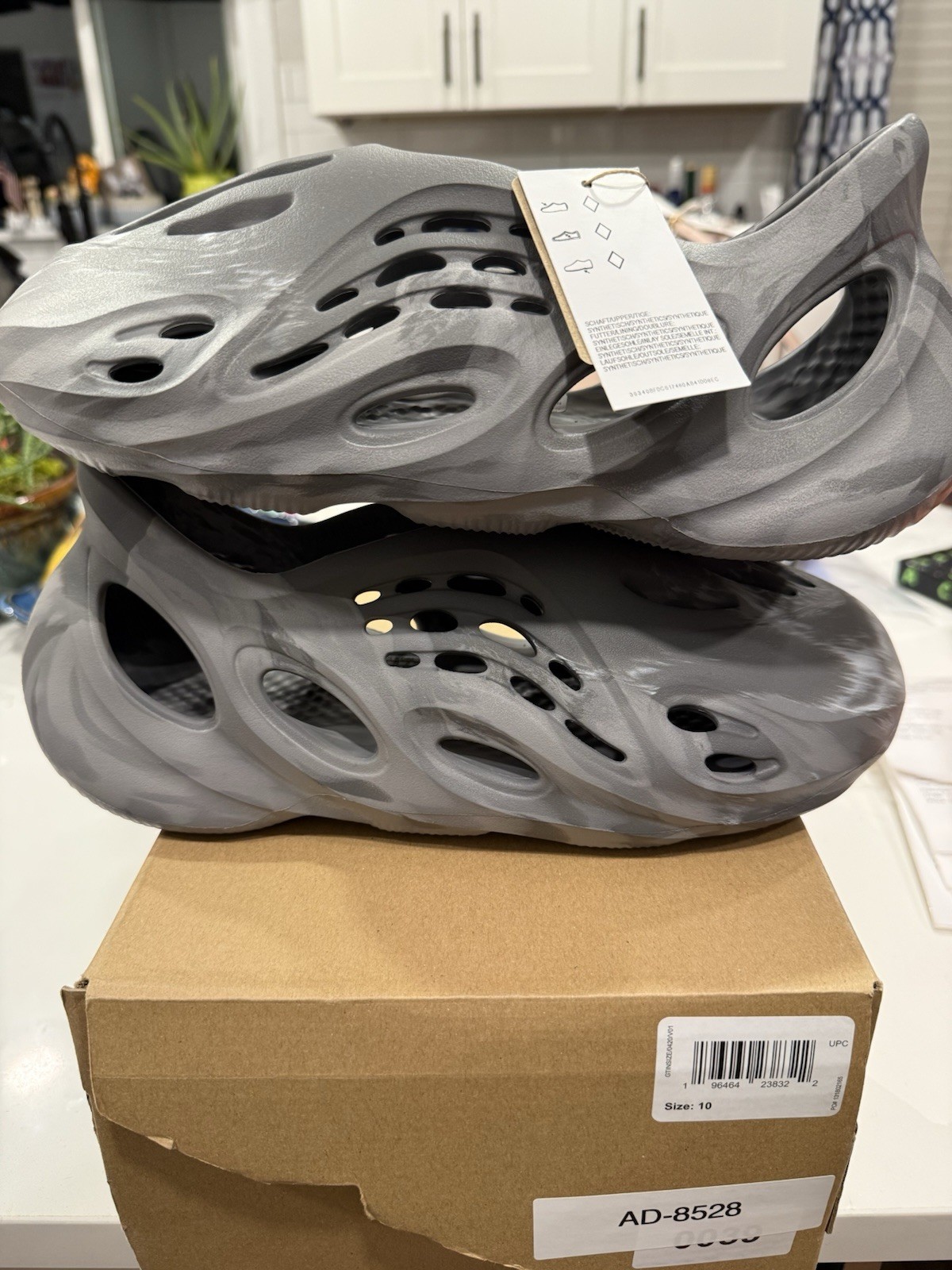 SZ: 10M Adidas Yeezy Foam Runner Granite New With Box thumbnail 2