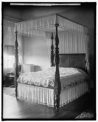 Photo:UNDERWOOD ESTATE, WOODLAND [i.e. Woodlawn]. BEDROOM