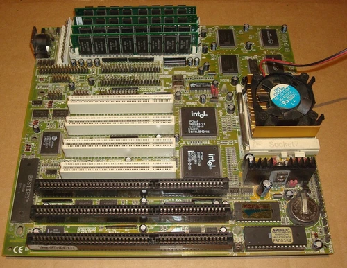 Vintage motherboard with Pentium I 100Mhz + cooler + RAM. Socket 7 PC Partner