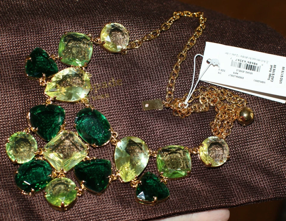 Collar babero Kate Spade Vegas Jewels FACETADO racimo verde esmeralda RARO Foto 3 de 4