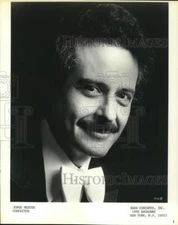 Press Photo Conductor Jorge Mester - sap75227