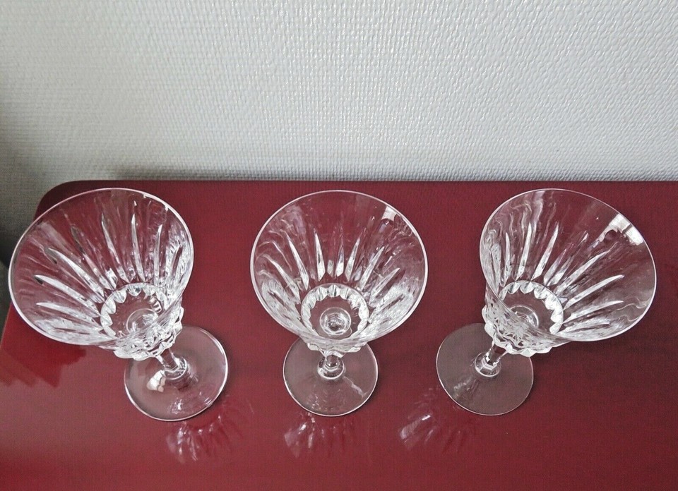 Lot de 3 grands verres sur pied en cristal de Sèvres signés ,17,2 cm de