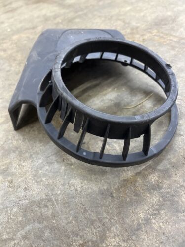 Coperchio motore OEM originale Briggs & Stratton Poulan Pro Small 699796 adatto a 10T502 - Foto 3 di 5