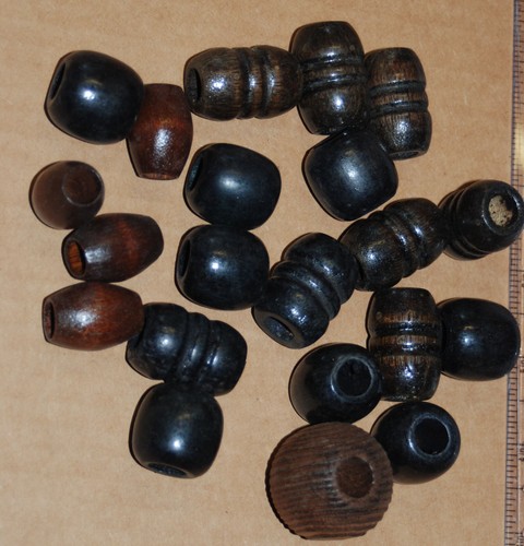 E -Lot of 21 Vtg Brown/Black Craft Macrame Wood Beads approx 7/8" to 1 1/4" long - Picture 2 of 3