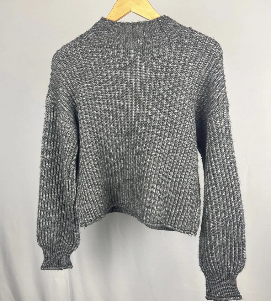 Suéter para mujer SO gris medio cuello redondo manga larga suave elástico Foto 2 de 4