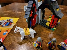 Lego 10000 Guarded Inn (6067) complete with misprint horse and instructions