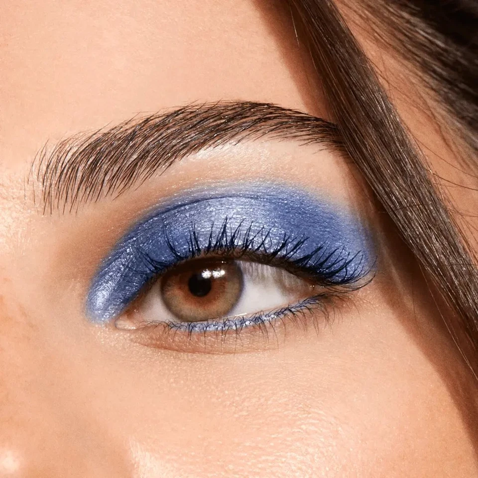 Sombra de ojos The One Colour Unlimited en lavanda | Barra de sombra de ojos Foto 3 de 4