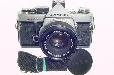 Olympus OM-2 MD analoge 35-mm-Spiegelreflexkamera manuell + Objektiv 50 mm f/1,8 Zuiko MC   EX++