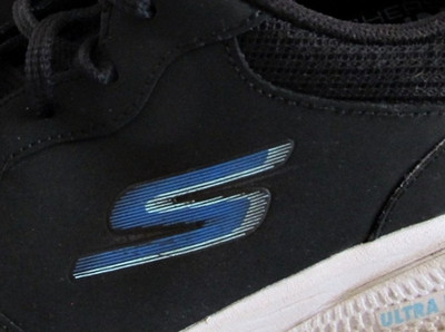 8.5 Skechers Go Run Ultra Light, Air-Cooled GoGa Mat insole, Leather