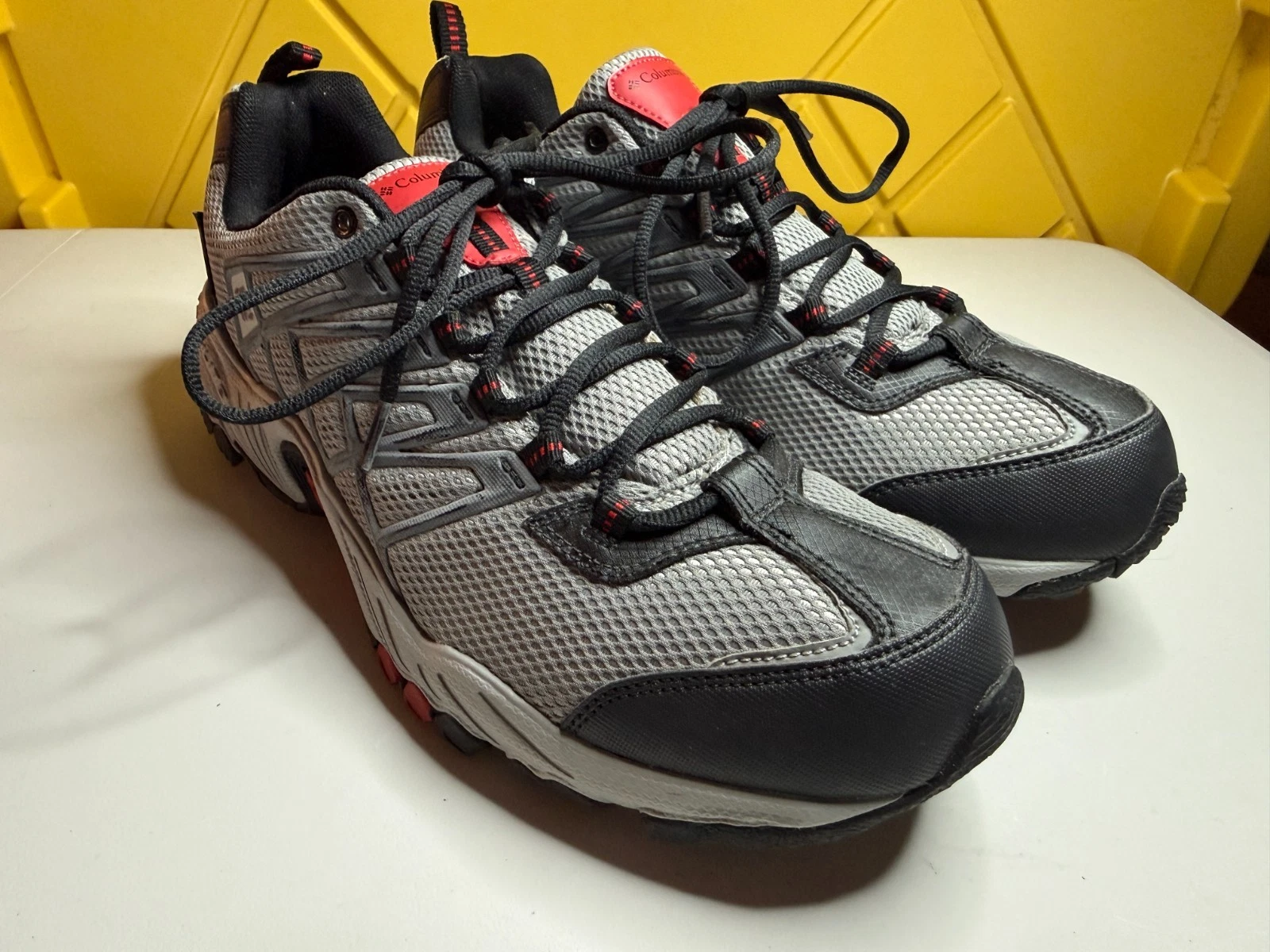 COLUMBIA Azuric Men 10.5 Grey Black Red Trail Hiking Atheltic Shoes