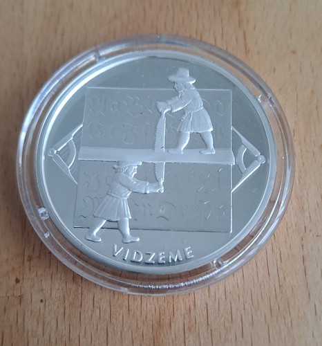 Letonia - Moneda de plata de 1 Lats Vidzeme carruaje de caballos; arado 2004 y proof - Imagen 5 de 5