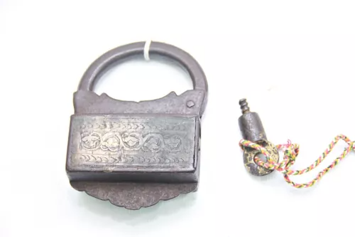 Handmade Antique Mughal Padlock- Brass Front, Iron Screw Type Design Collectible - Picture 19 of 24
