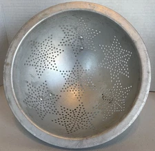 Beautiful VTG Aluminum 7 Star Colander Strainer 10” on 3 Feet Great Shape Decor