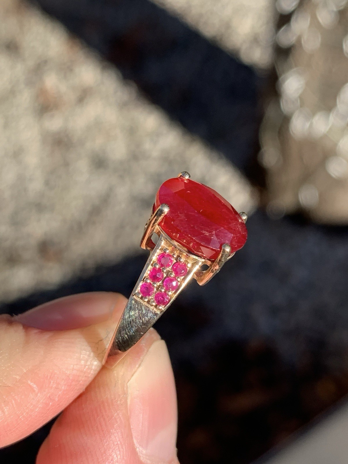 9ct Gold Large Ruby Exceptional Ring 3.7 Grams - image 4