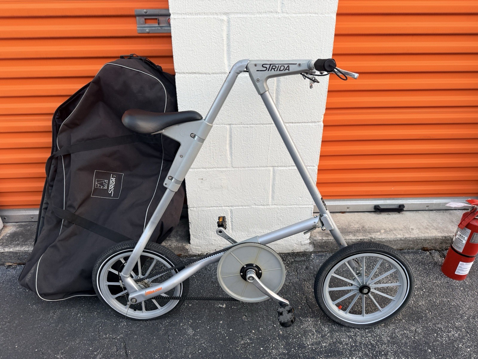 STRIDA 2 Folding Bike &ndash; Iconic Design &ndash; Ultra Compact &ndash; Includes Original Bag