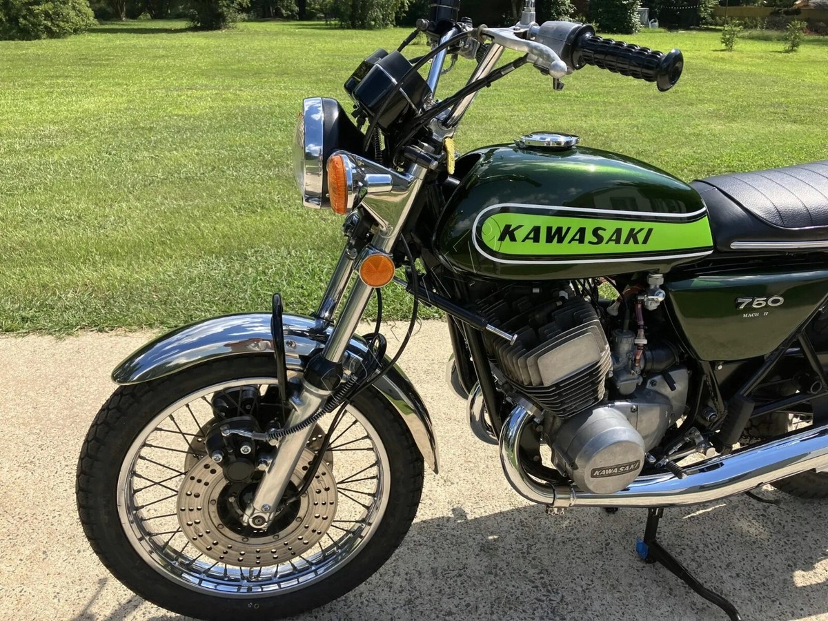 1974-1975 Kawasaki Triple H2 750 Mach IV Front Fender. H2750 H2B