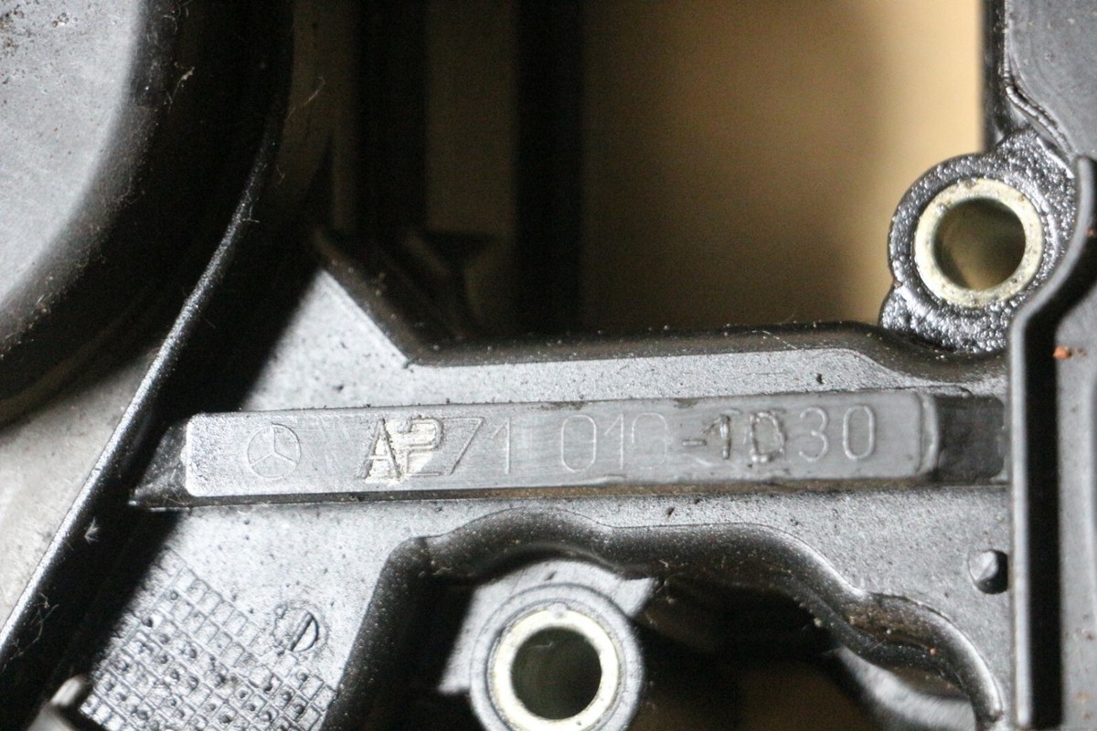 Original Mercedes W203 C180 M271 Cylinder Head Cover Valve  