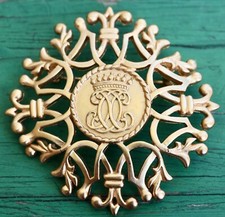 Anne Klein AK Signed Etruscan Fleur de Lis Crown Crest Gold Tone Brooch Pin