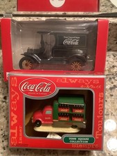Motor City Classics 1917 Coca Cola Ford Delivery Truck 1:24 + Town Square Truck